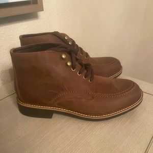 New pair of Bostonian Walker Mid boots. New in Box Size 8m